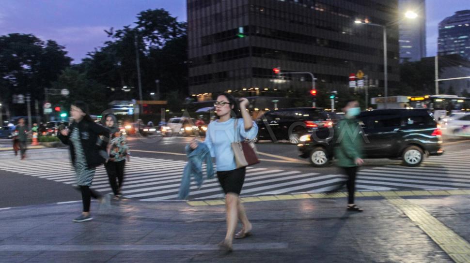 Mengatasi Rasa Kesepian Di Tengah Keramaian